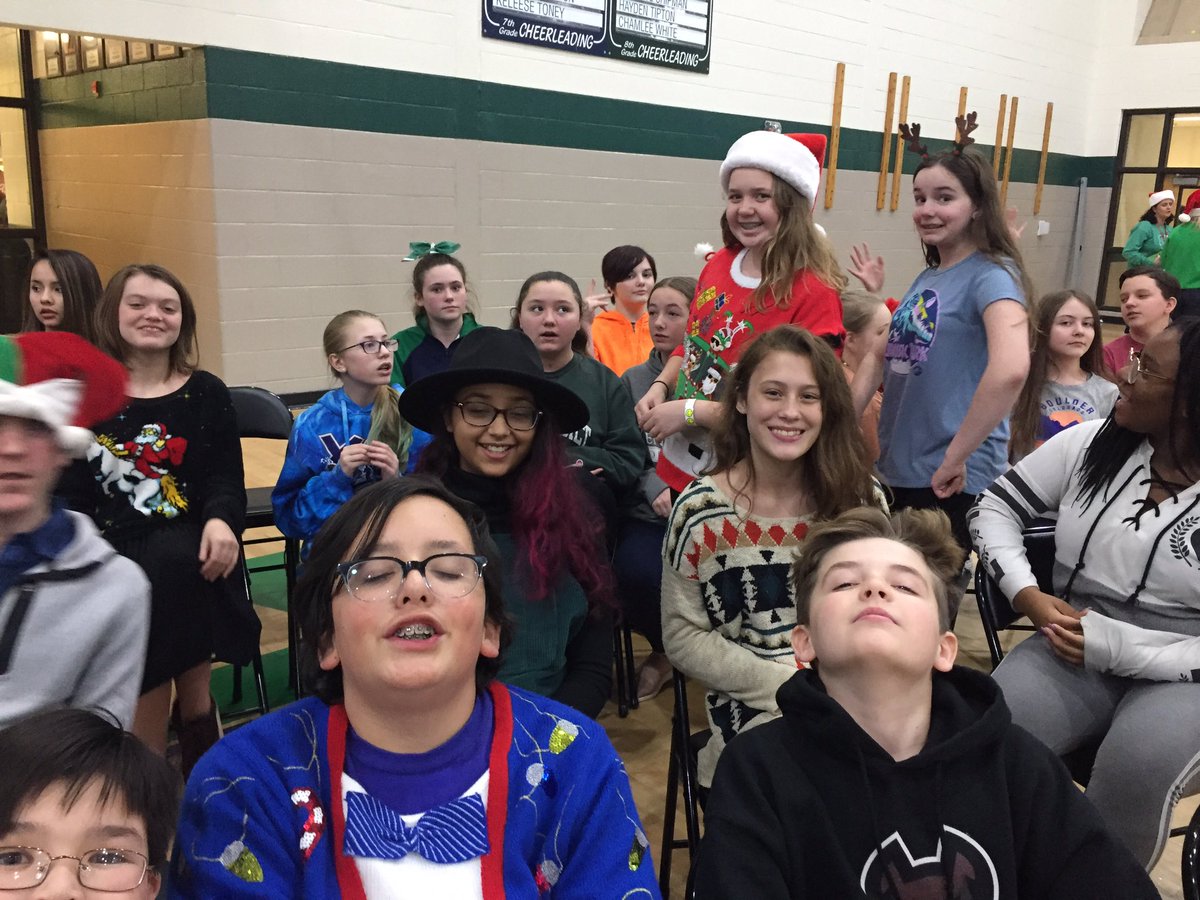 MrsMatthewsCMS's tweet photo. Getting ready to sing, 7th grade looks festive! https://t.co/YRT4tPfGM1