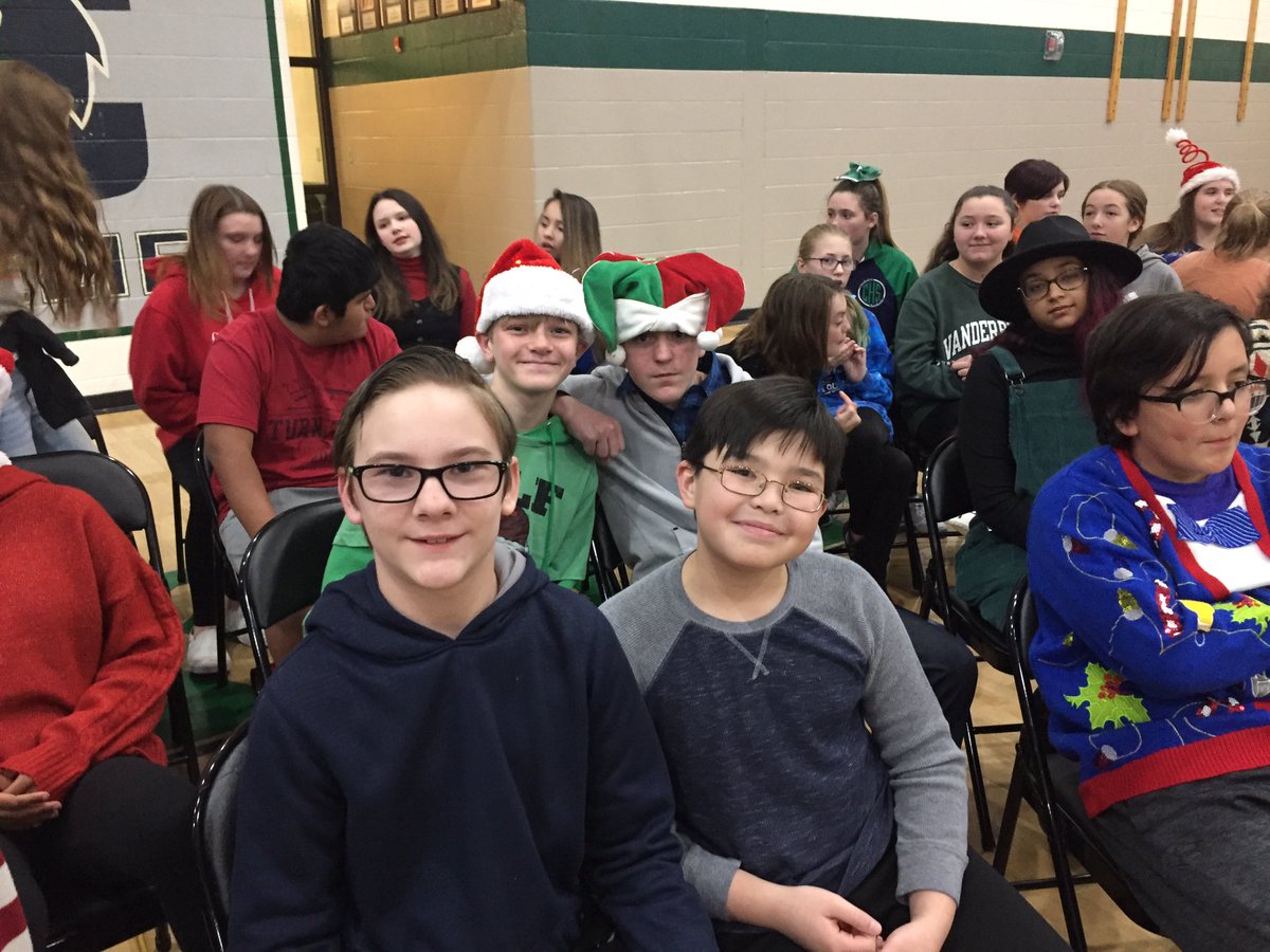 MrsMatthewsCMS's tweet photo. Getting ready to sing, 7th grade looks festive! https://t.co/YRT4tPfGM1
