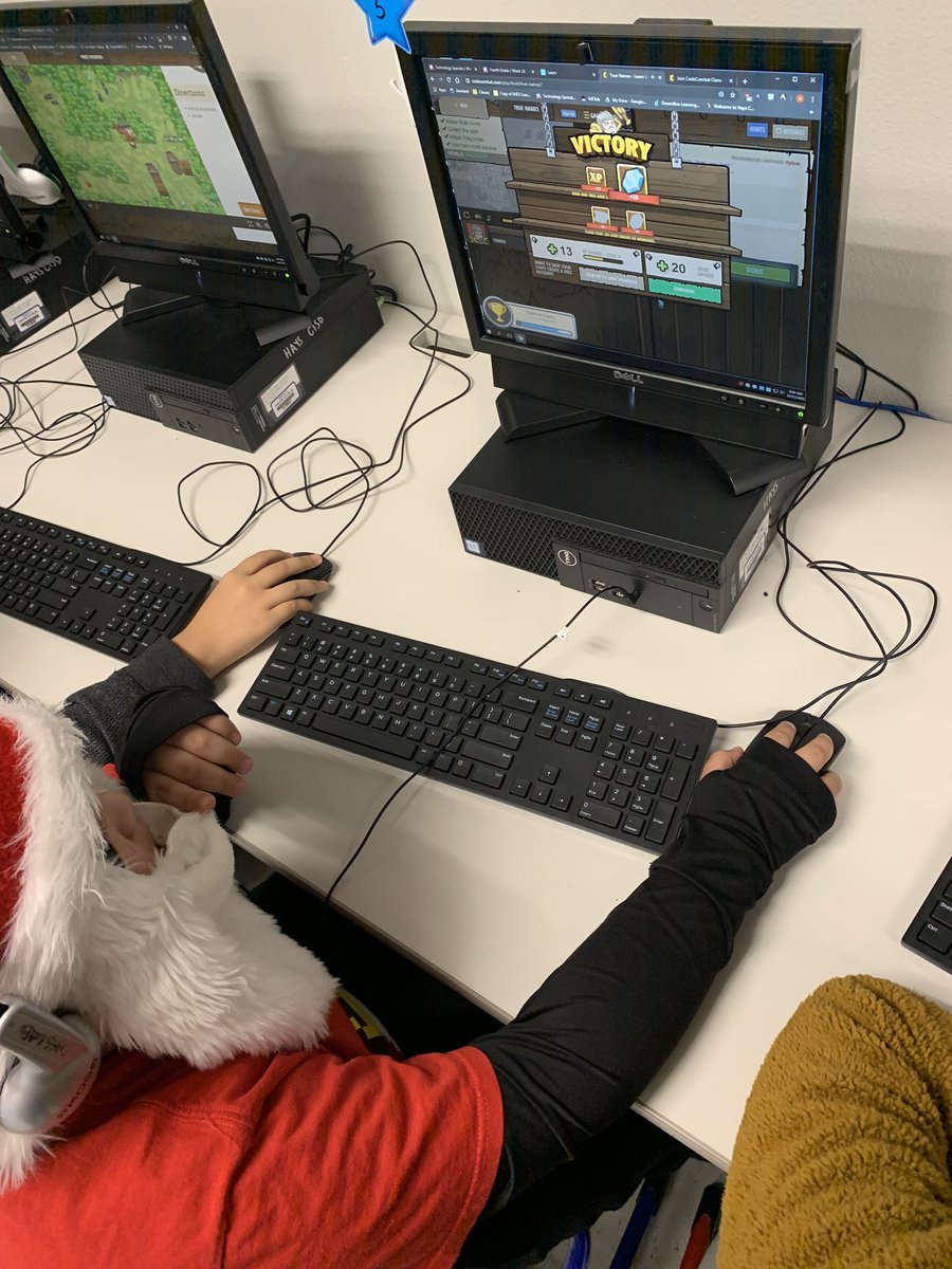 tiffanyfenton's tweet photo. From Santa to Kinder, Coding is for everyone! #HourofCode2019 @sciencehallsuns https://t.co/R0uzbkcRbB
