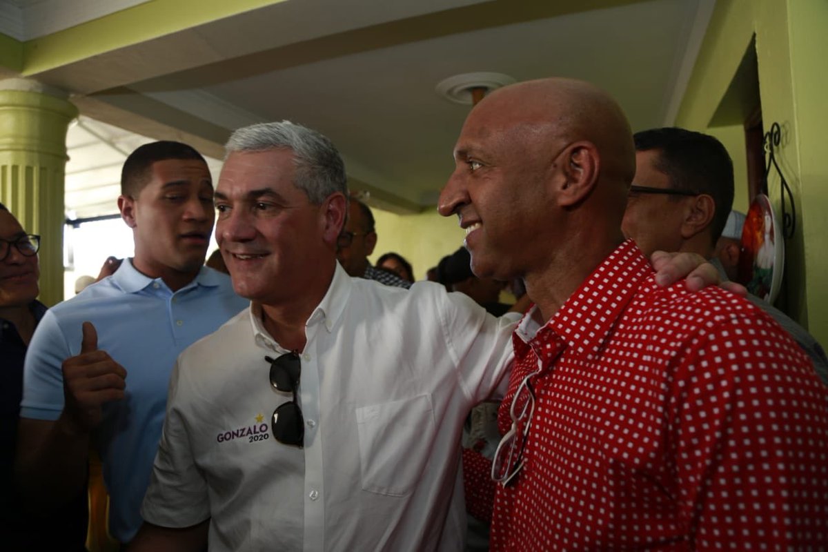 GonzaloCastillo's tweet photo. En San Juan de la Maguana aprovechamos también para disfrutar de su sabor. Gracias al candidato alcalde, Lenin De la Rosa, por guardarnos un chenchen con chivo.

#GonzaloPresidente #EquipoG2020
#SanJuanEsDeGonzalo https://t.co/WKzU0qgddo