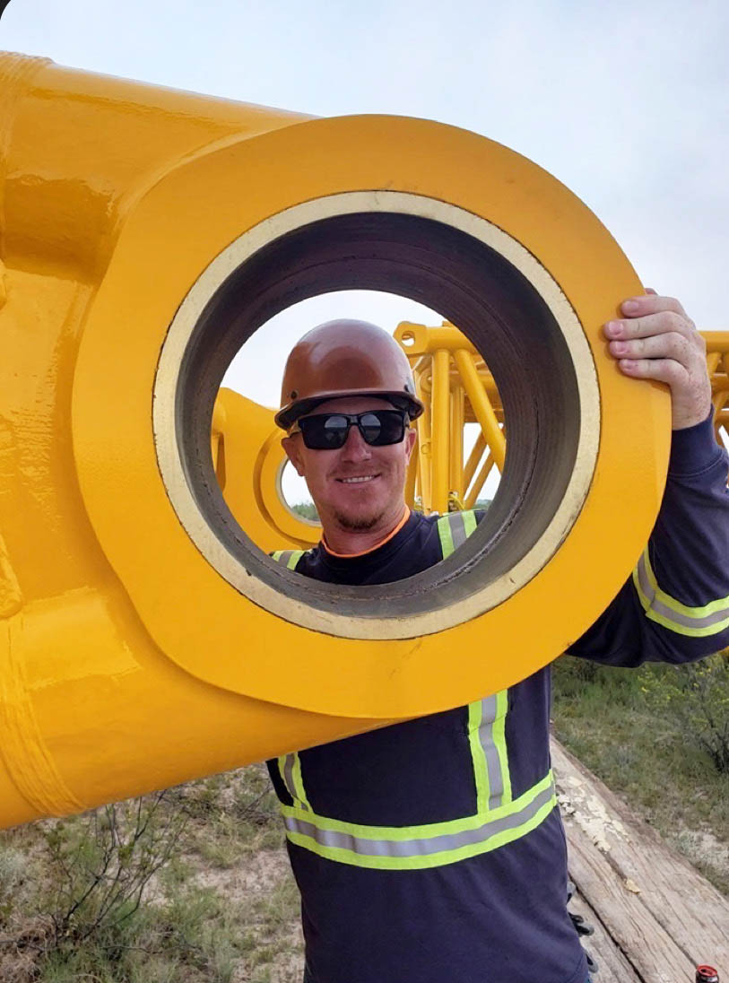 Big Crane Friday!  You know the crane is a monster when the pin hole is bigger than the operator's head!  We are loving our LR11000 and the talented team around it!
#LR11000 #craneoperator #cranelife #tgif #bigcranefriday #liebherr #monstercrane #weloveourteam #safetyfirst