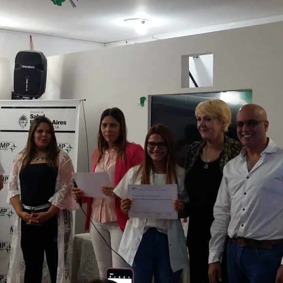 HospitalFV's tweet photo. 🏥 Curso de Identificación del Binomio Madre - Hijo

👨🏻‍🎓Esta mañana se entregaron diplomas a los 38 egresados del curso de Identificación del Binomio Madre - Hijo, realizado en nuestro Hospital.

El curso, tuvo una duración de 9 meses con información teórico-practica. https://t.co/PMxDE5KuX4