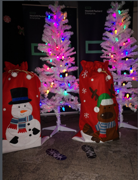 mtagboard's tweet photo. #wroclaw site all ready for the Monday’s #aemlive WATCH PARTY 🤩🤩 Christmas atmosphere in the air 🎄🎄 #wearehpe https://t.co/PSLfbdPjR9