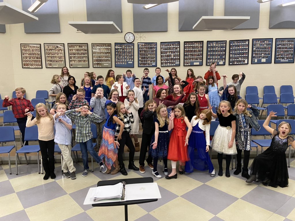 PaigeHuse's tweet photo. McKinley Choir..... wow what a fantastic concert last night!! Thanks for a wonderful fall season! Looking forward to the Spring season with all of you and maybe more!! Look at these sweet and silly faces!! https://t.co/mxlaNHgfVJ