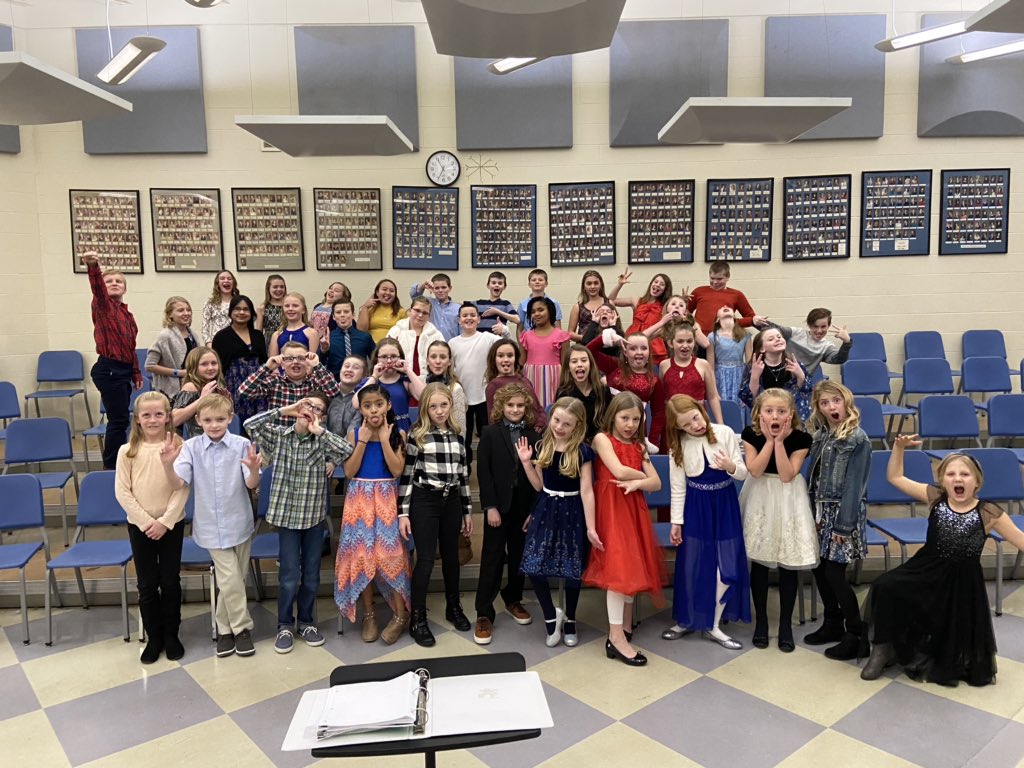 PaigeHuse's tweet photo. McKinley Choir..... wow what a fantastic concert last night!! Thanks for a wonderful fall season! Looking forward to the Spring season with all of you and maybe more!! Look at these sweet and silly faces!! https://t.co/mxlaNHgfVJ