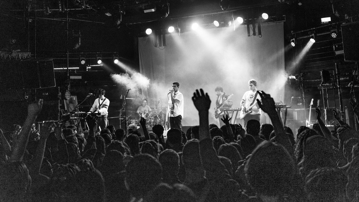 DAUNDRYLAY's tweet photo. EURO TOUR WITH @clairo AND @dreamerboyblue IS STILL VERY FUN https://t.co/lKcu5058oD