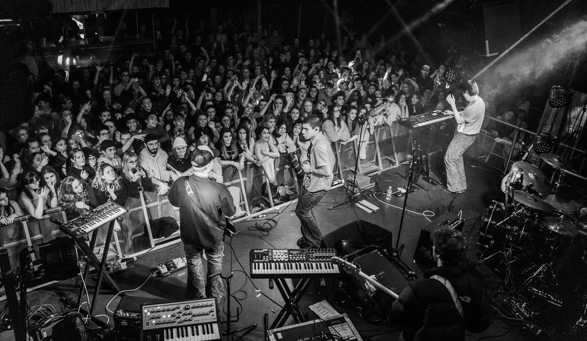 DAUNDRYLAY's tweet photo. EURO TOUR WITH @clairo AND @dreamerboyblue IS STILL VERY FUN https://t.co/lKcu5058oD