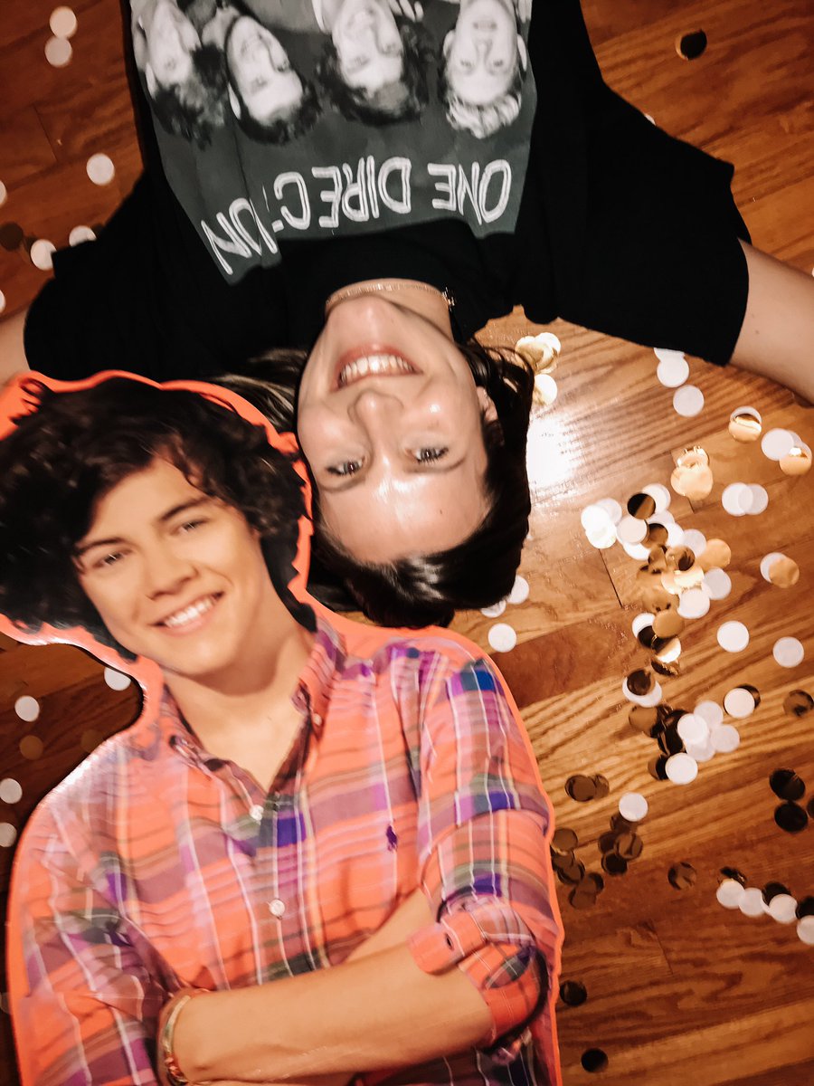 macypatt12's tweet photo. Had a one direction themed birthday party last night and listened to #FINELINEATMIDNIGHT https://t.co/hMh6oQIrow