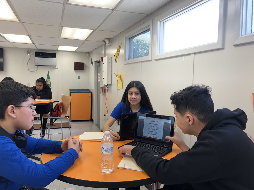 Stranahan_LIA's tweet photo. Some of our LIA tutors helping the ESOL kids !!❤️ https://t.co/Mk9llRVsX3