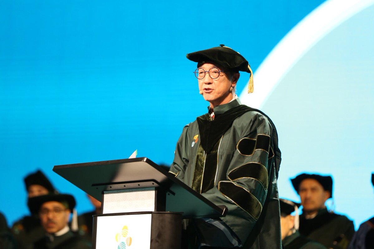 KAUST_News's tweet photo. “Graduates, you leave the University at a time of tremendous change and great promise. ... We look to you to make an impact on the world. ... You are students today, alumni tomorrow but KAUSTians forever.” - Tony Chan, KAUST President #KAUSTclass2019 https://t.co/vROYP5XHRZ