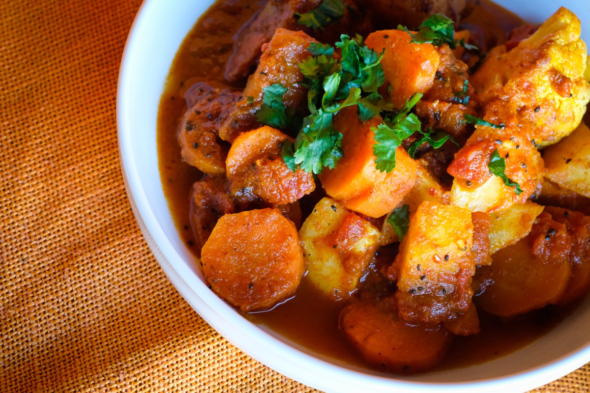 FreshCurrySauce's tweet photo. If your finding it difficult to find a gift, why not try a Really Indian cooking sauce. Low in fat and salt, allergen free, with no preservatives or added sugar! Get 20% off all online orders by using code XMASCURRY. #glutenfree #dairyfree #Foodies #food #ChristmasDinner https://t.co/7BR2g4qsts