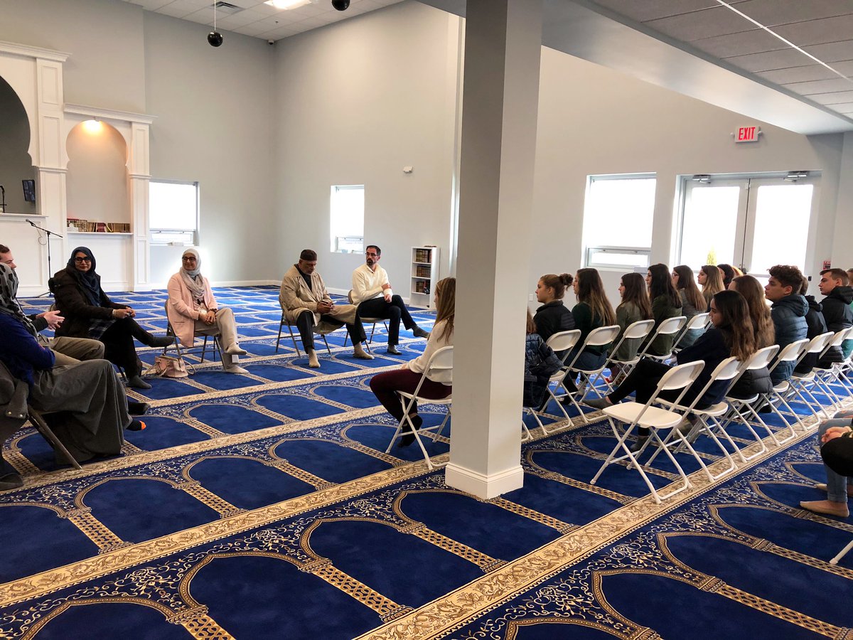 ms_hansenDHS's tweet photo. What a wonderful visit! We were humbled by the love & hospitality members of the Rayyan Center showed us today!
We observed Jummah prayer, asked lots of questions, & ate some delicious chicken shawarma!
#IBWorldReligions https://t.co/LnYT4QAwA8