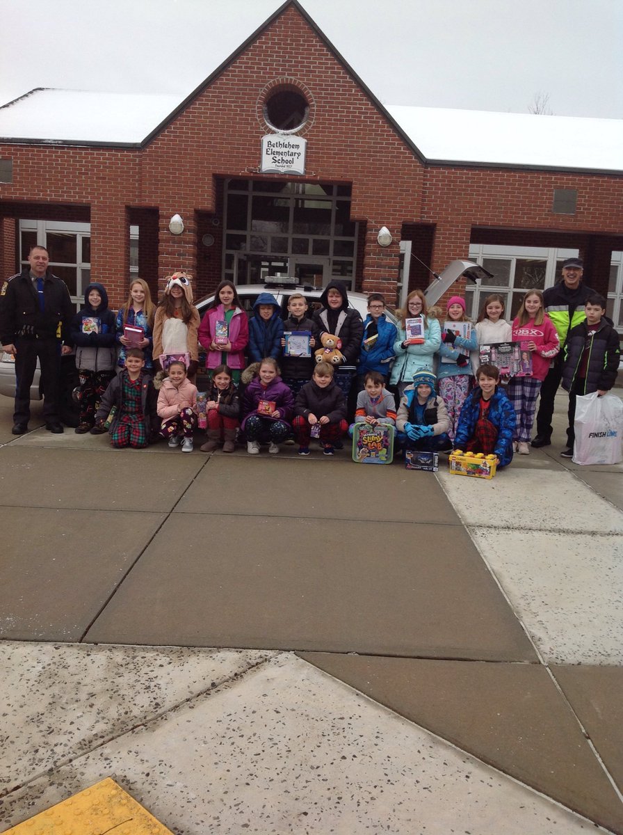 MissDainsBES's tweet photo. Stuff a cruiser full of toys for the St. Vincent DePaul shelter. BES was very generous! https://t.co/WWY1SigaeP