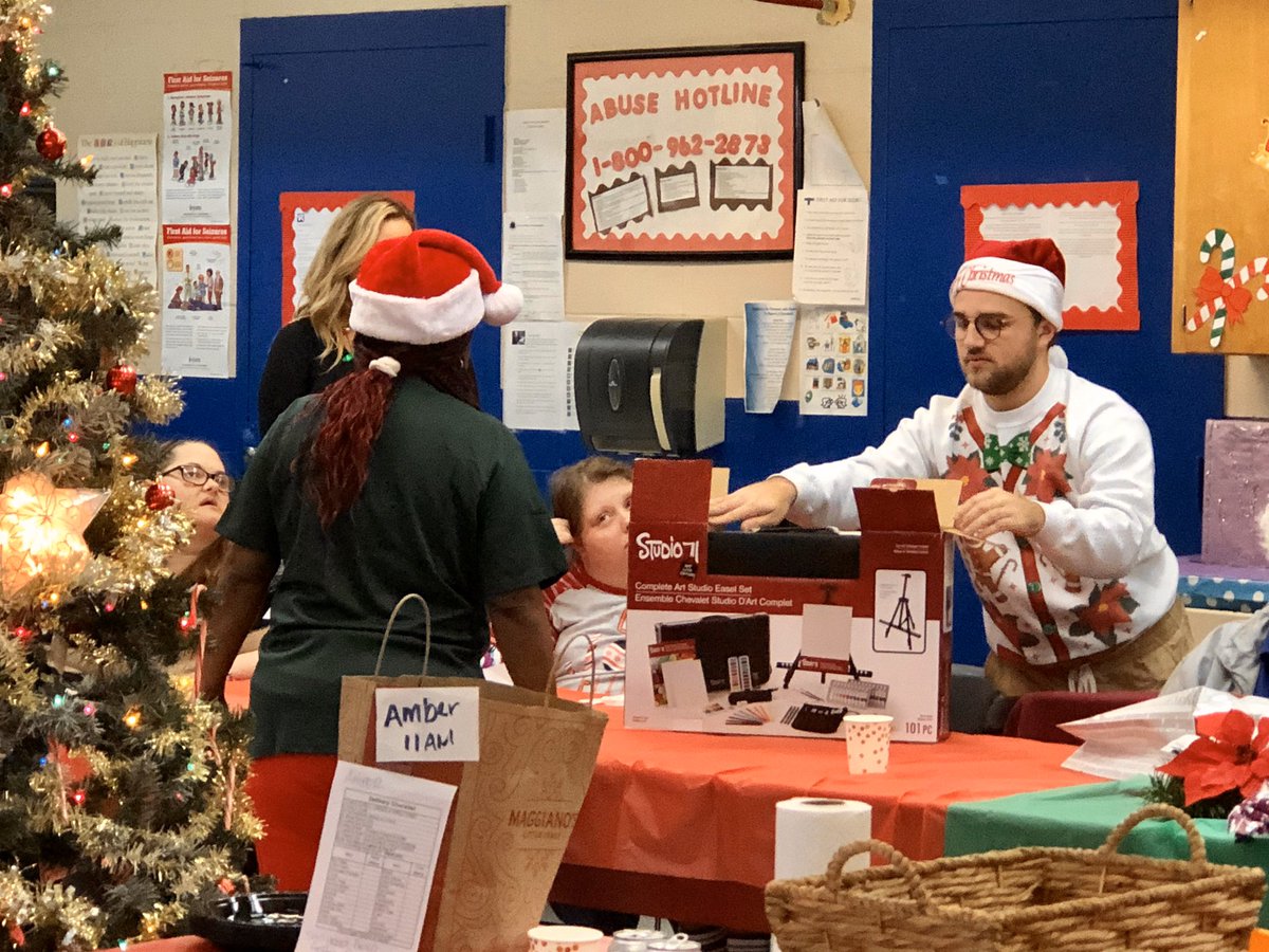 Anne Kuhn tweet media