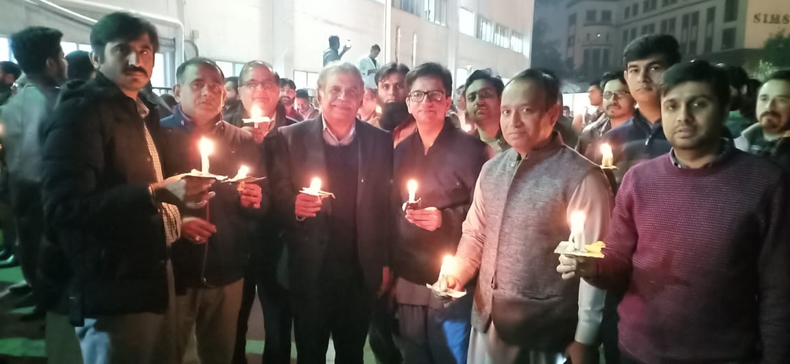 picgovt's tweet photo. Candle vigil for PEACE, HARMONY and SOLIDARITY WITH DECEASED in PIC 11-12 tragedy. 
#savePIC https://t.co/upkqbB9R8A