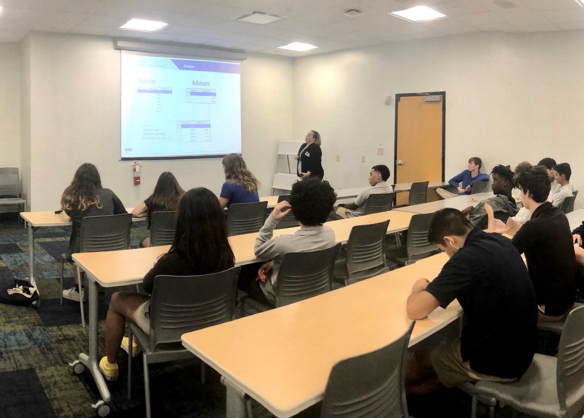 uschool_nsu's tweet photo. To celebrate #CSEWeek, Upper School students participated in a range of educational activities, such as a presentation on SQL programming by @NSU_OIIT, focused on the importance of computer science and the critical role of computing in careers. #csew @USchoolLMC https://t.co/p6gkZTQyTm