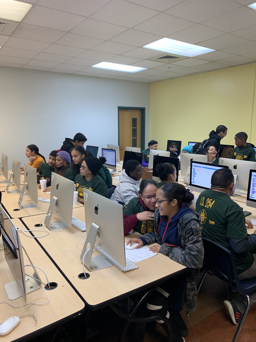 MrGarciaEDU's tweet photo. CSEd Week Event at IS 254 #cs4all #codebronx #weteachwelearnwelove https://t.co/VIdnKOzp8w