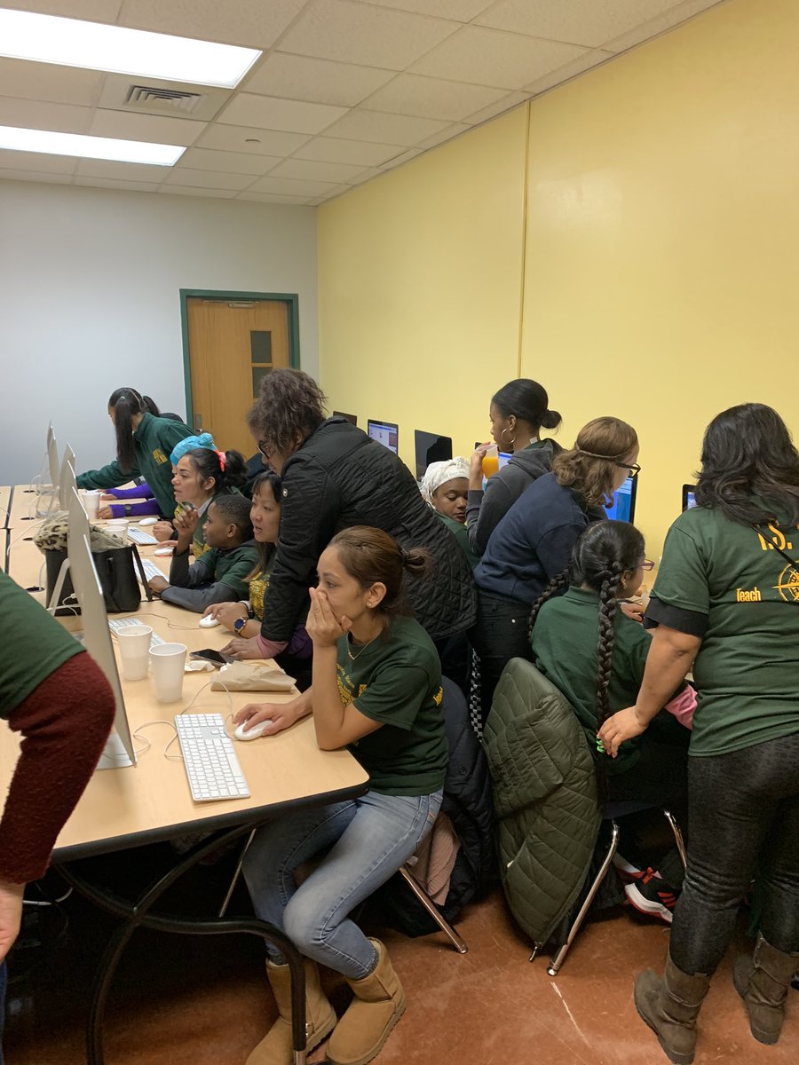 MrGarciaEDU's tweet photo. CSEd Week Event at IS 254 #cs4all #codebronx #weteachwelearnwelove https://t.co/VIdnKOzp8w
