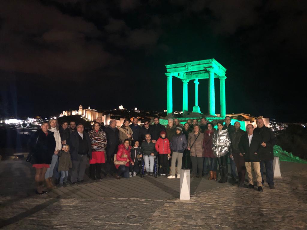 angeldepropios's tweet photo. Hoy desde @Aspaym_CyL en Avila hemos acompañado a la @ONCE_oficial que festeja a su patrona Santa Lucía, con varios actos entre otros iluminando en verde y amarillo los Cuatro Postes https://t.co/bSy0MbhjPu