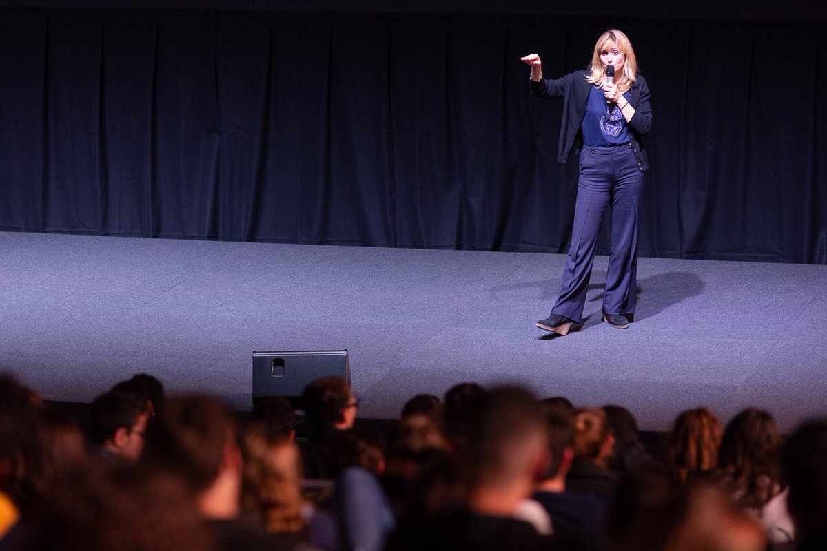FestivalFilmPol's tweet photo. Julie Gayet a répondu aux questions des scolaires présents pour la projection du film « Le procès contre Mandela et les autres » 👇

Crédit photo : Stéphanie Limongy #FIFP2 #FIFPOccitanie #JulieGayet https://t.co/LpUS01Tu7z