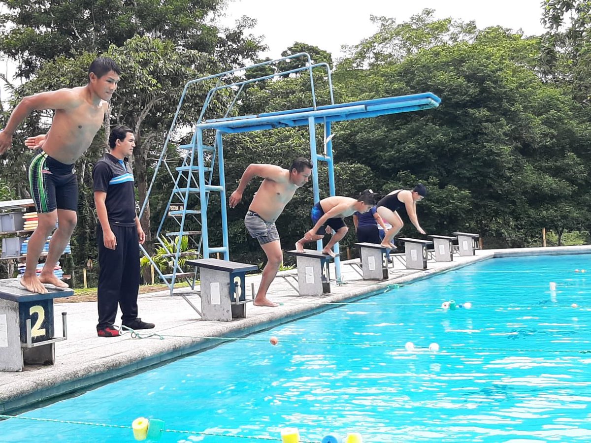 DeporteEc's tweet photo. Equipo técnico de la Coordinación @Deporte_CZ2 es parte del jurado en la prueba de natación, que se realiza en las instalaciones de la Brigada de Selva 10 Napo, dentro de las competencias de Olímpiadas Especiales Orellana 2019. #ElDeporteNosUne https://t.co/c1jMAZHbTt