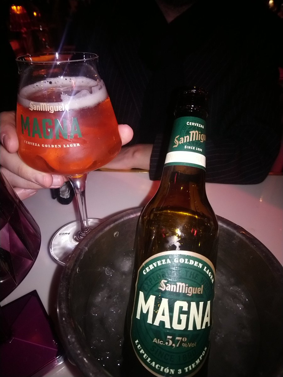 lolines34's tweet photo. Precena con amigos unionistas en Madrid , Magna siempre presente!

@HelmanticaB @SanMiguel  @UnionistasCF
#patiodeleones
#TienesDerechoAUnaMagna https://t.co/q19jq2v8qr