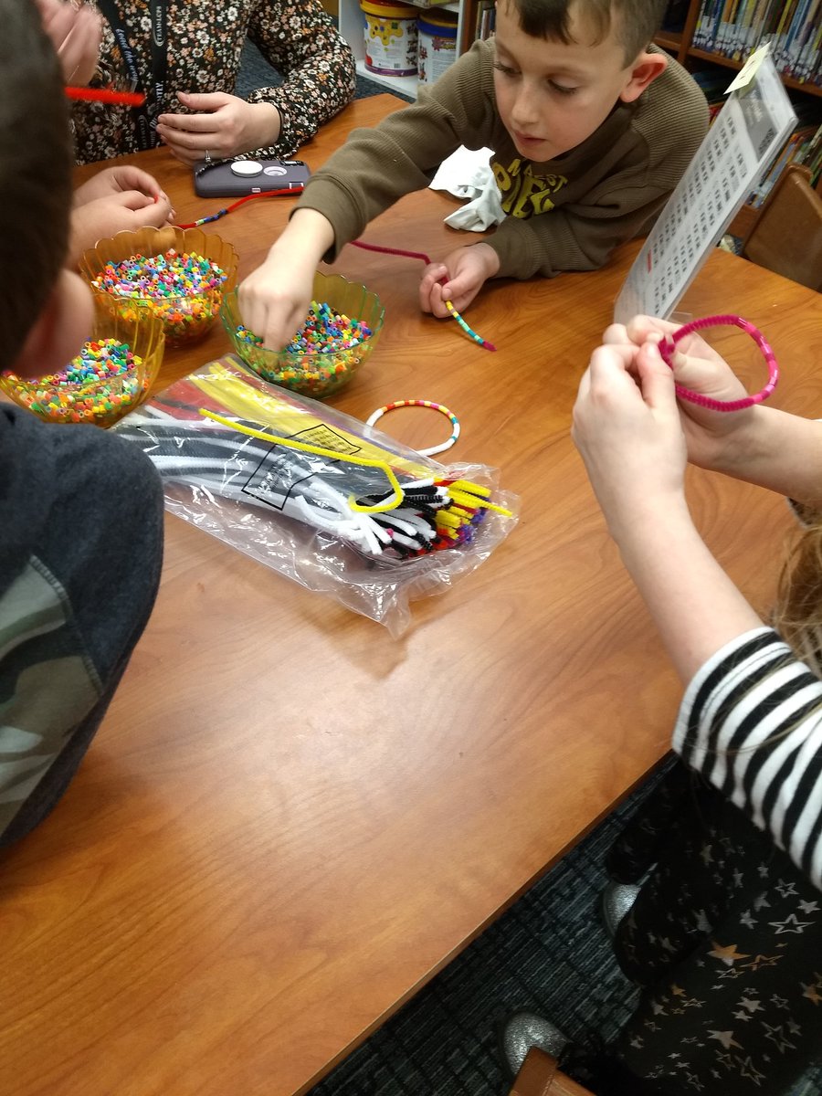 doesthefoxread's tweet photo. #HourofCode2019 with @MissYagerMNES - offline and on! We started with the book #HowtoCodeaSandcastle which does a great job explaining coding, then explored binary code with beads, coded our friends through "Hopper", guided our rc dinos thru mazes, and more! #epicmnes #teamlcps https://t.co/NVUQvMvFpF
