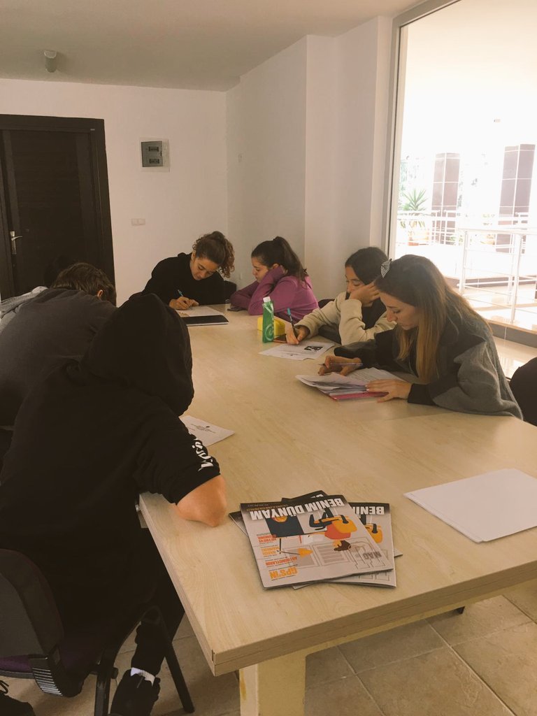 TGul36's tweet photo. Trial 1, 2, 3.. The best script is coming🤫 #shortfilmcompetition2020 #9thgrades @TurgutreisUgur #englishlessons #communal #groupworks https://t.co/yj8Kvtflrm