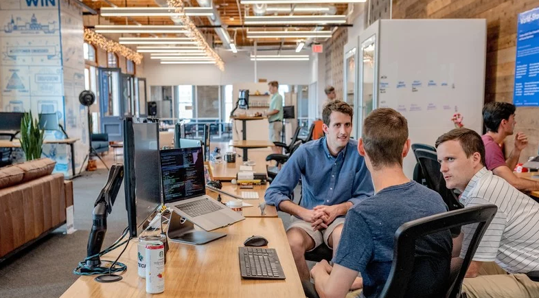 ScreenlyApp's tweet photo. Looking to increase employee engagement? Try using digital signage. Learn how in our recent post: https://t.co/KeFSy59NNB πΊπββοΈπββοΈ #Screenly #DigitalSignage #Business #Management #Work #WorkPlace #EmployeeEngagement #EmployeeExperience #Productivity #DOOH #AudioVisual https://t.co/mGf1i3YZij