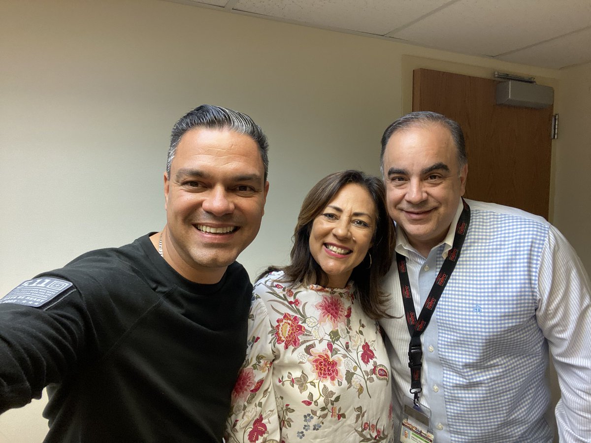 CrespoAdvisor's tweet photo. Nada como encontrarse con gente buena y maravillosa. #lamasbuscada #chicadelospaquines @migda7 https://t.co/1RFeBXYpZG