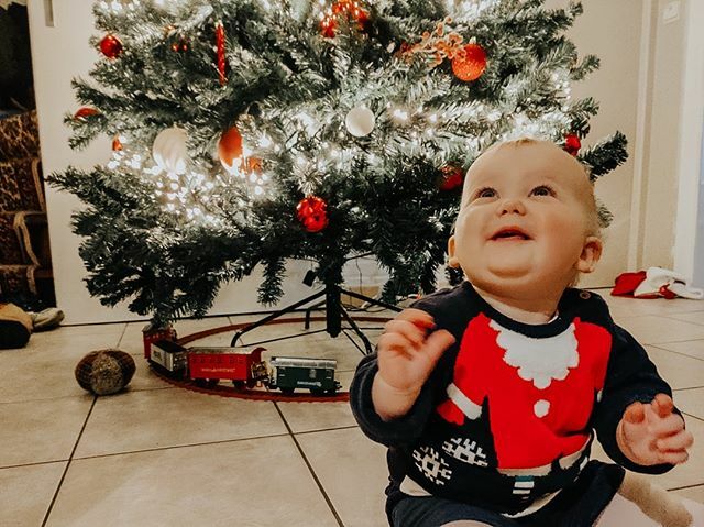 herimagination's tweet photo. Taking photo’s is getting tricky. She just wants to turn or move away from where she’s sitting. But I still really like this picture.
.
.
Since it was #nationalchristmasjumperday Irthe had to wear hers and look absolutely adorable 🥰 ⁠.
.
.
.
.
#modernmotherhood #simplychildr… https://t.co/huxMwoOktx