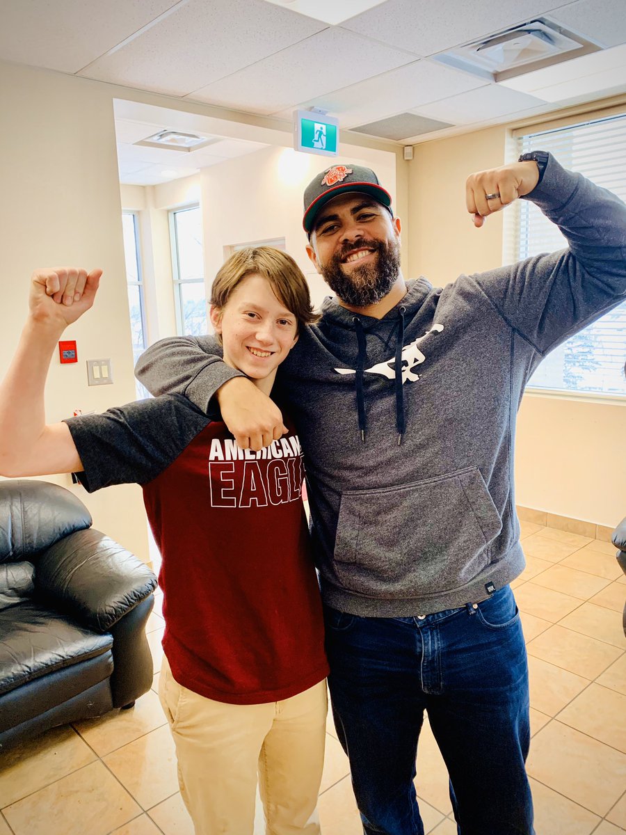 Mookalicious's tweet image. Just dropped off a ham &amp;amp; turkey at @CoreyJMace 7th annual #MacesTurkeyDrive @ McMahon Stadium.  Making sure everyone in our community is fed this Christmas ❤️ #FeedItForward