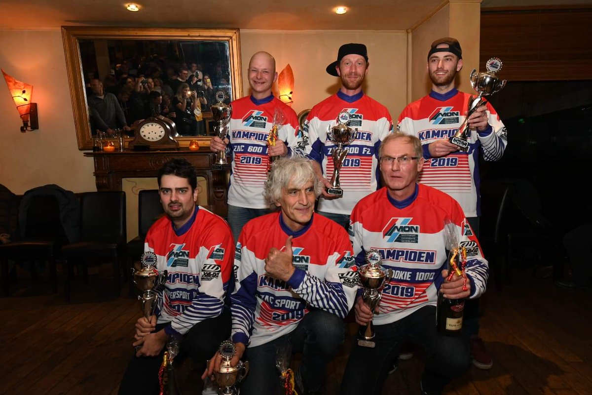 ZAC_motoren's tweet photo. De afsluiting van seizoen 2019!🏁

De bekers en MON kampioensshirts  zijn uitgereikt!🏆

Gefeliciteerd allemaal op naar seizoen 2020🙌🏼 https://t.co/H5sUnk1V5X