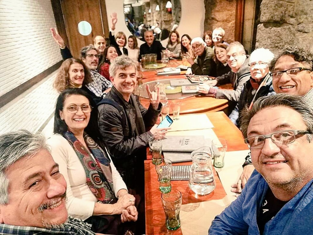 PlazaSalvati's tweet photo. Y mil gracias a #Kalathosediciones por creer en la novela y hacerla realidad. Larga vida a una editorial cargada de méritos. 🍷
#BroadwayLafayette
@EddaArmas
@KalathosLibros
@ceciliocespedes
@danielfermin https://t.co/EsrTPrKCAa
