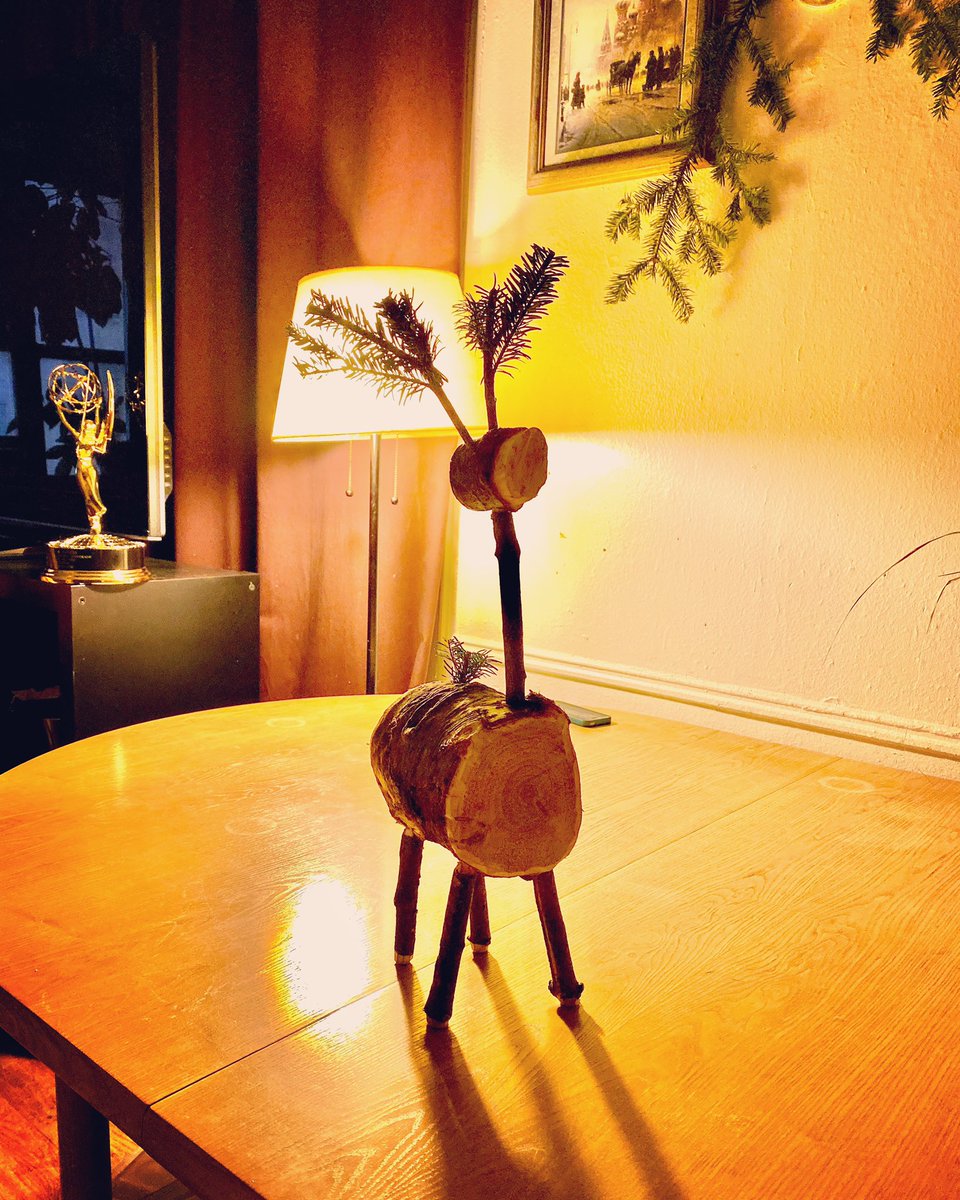 sergey_nyc's tweet photo. When your Christmas tree dealer hand-makes you a gift for being his “best customer”🎄❤️ #christmas #dealer #reindeer #giftgiving #bestcustomer #ibethesaysthattoeveryone 😆 https://t.co/UBJoJZYc14