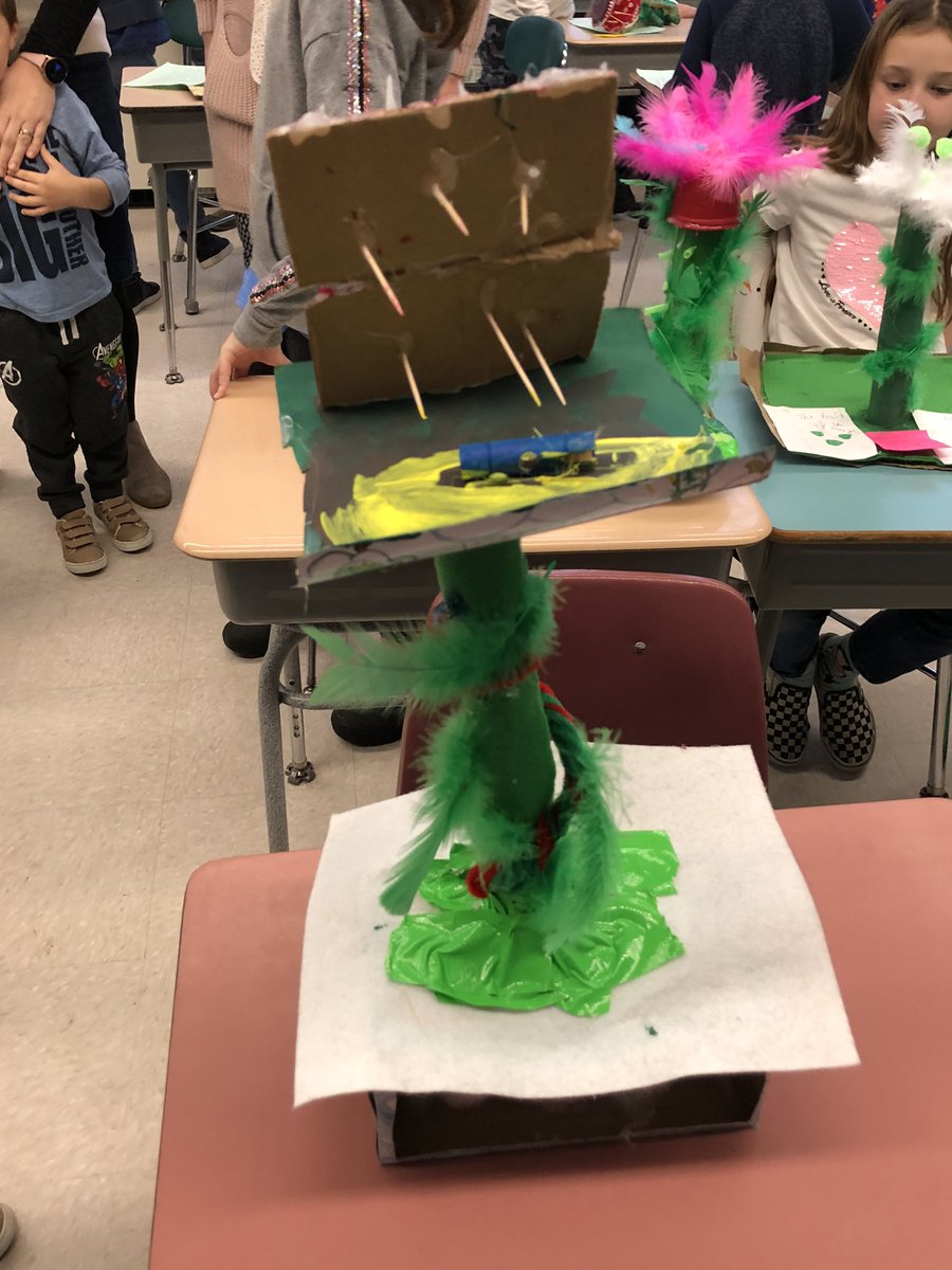 JakeToomeyHR's tweet photo. Mrs Paul’s class invited families to their classroom to see their imagative plants they’ve created. #DSFC @Super_GPS https://t.co/hZAGImfJXw