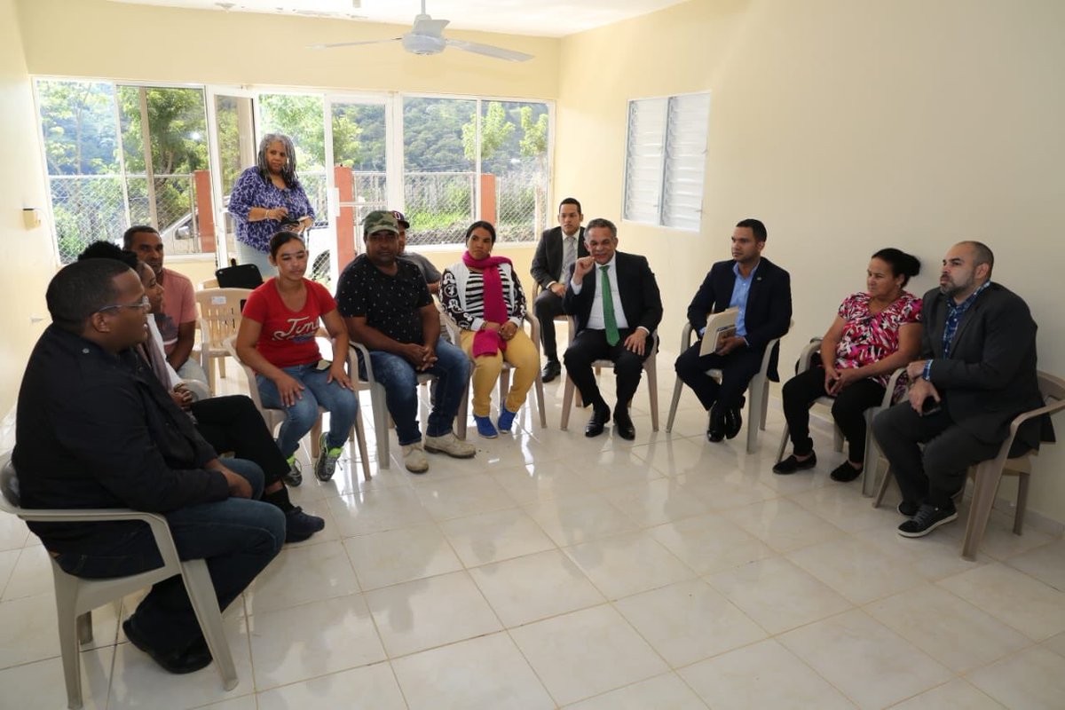 MapRDo's tweet photo. Ministro de Administración Pública, Ramón Ventura Camejo, acompañado por un equipo técnico de la institución, visitó la tarde de hoy viernes el Centro de Primer Nivel Bejucal en el municipio de Janico, provincia Santiago.
#ModeloCAF https://t.co/jwPA7qAm8p