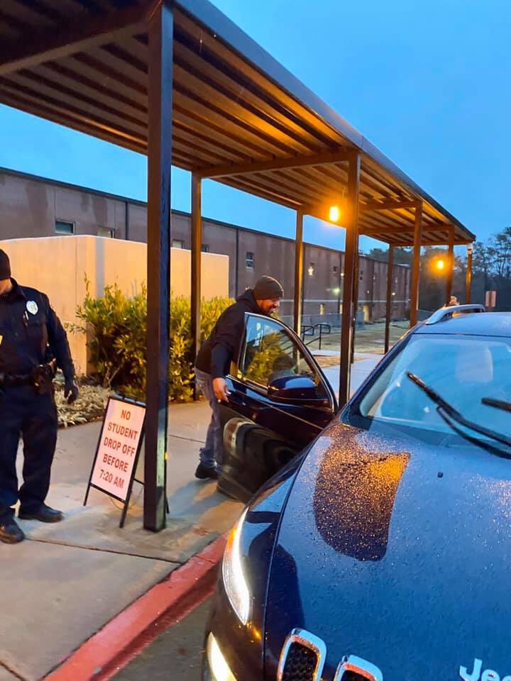 BlackwellElem's tweet photo. What a great #GuyDayFriday we had today! The students loved being greeted by our volunteers. Special thanks to @MrRawls2 for being here with us! #BlackwellBest https://t.co/p1rUkACuGS