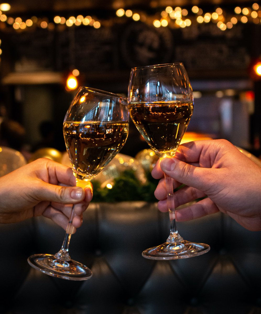 Siena Tavern (@sienatavern) on Twitter photo All that glitters is gold. 🍾✨🥂 #FromScratch #Wine #TGIF #FridayFeeling #NYE #ChristmasEve #FridayNight #FridayThe13th #HolidaySeason #Cheers #Champagne All that glitters is gold. 🍾✨🥂 #FromScratch #Wine #TGIF #FridayFeeling #NYE #ChristmasEve #FridayNight #FridayThe13th #HolidaySeason #Cheers #Champagne