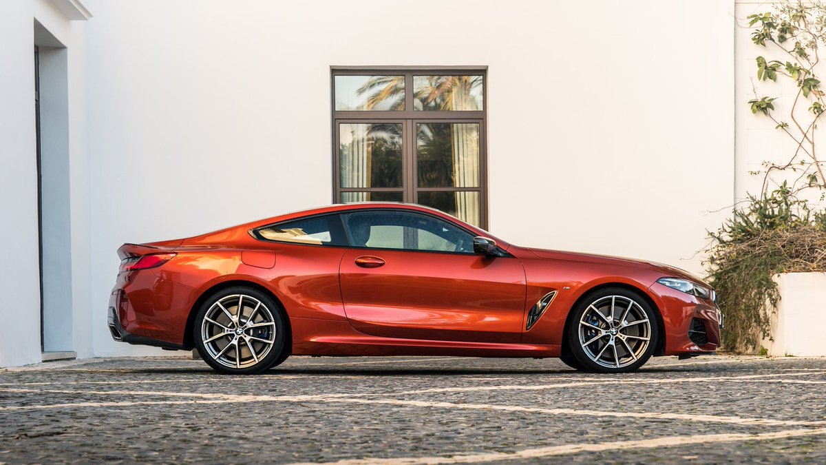 Lujo y Deportividad en su máxima expresión 👔💨

#BMWSerie8 #THE8