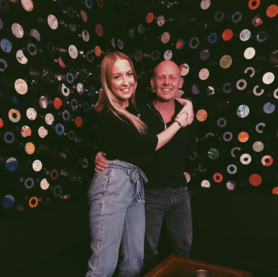 IainRidgley's tweet photo. Joining me this Sunday on @BHillRadio  i welcome @LaurenVsongs and her guitarist @Mickcook1Mick . You can tune in on 103.8FM across Mid Sussex, Online at https://t.co/Tq1UYRsDSW or via the Tune In or RadioPlayer Apps.
This will be a good one😆 https://t.co/ysP88DcYGV