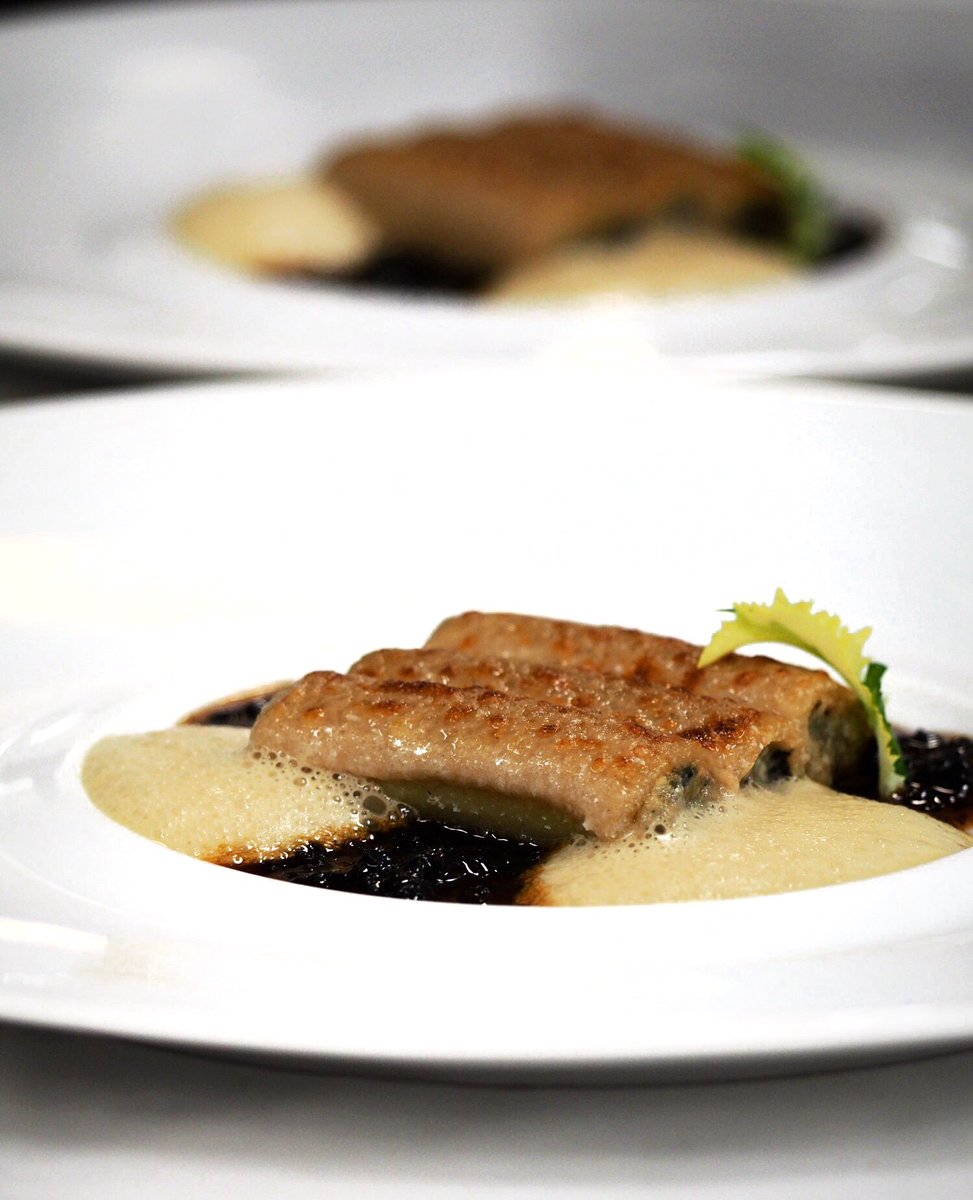 Eric Frechon (@ericfrechon) on Twitter photo Dressage des Macaronis farcis, truffe noire, artichaut et foie gras de canard, gratinés au vieux Parmesan pour le Menu Anniversaire.
Epicure - <a href="/LeBristolParis/">Le Bristol Paris</a> Dressage des Macaronis farcis, truffe noire, artichaut et foie gras de canard, gratinés au vieux Parmesan pour le Menu Anniversaire.
Epicure - <a href="/LeBristolParis/">Le Bristol Paris</a>