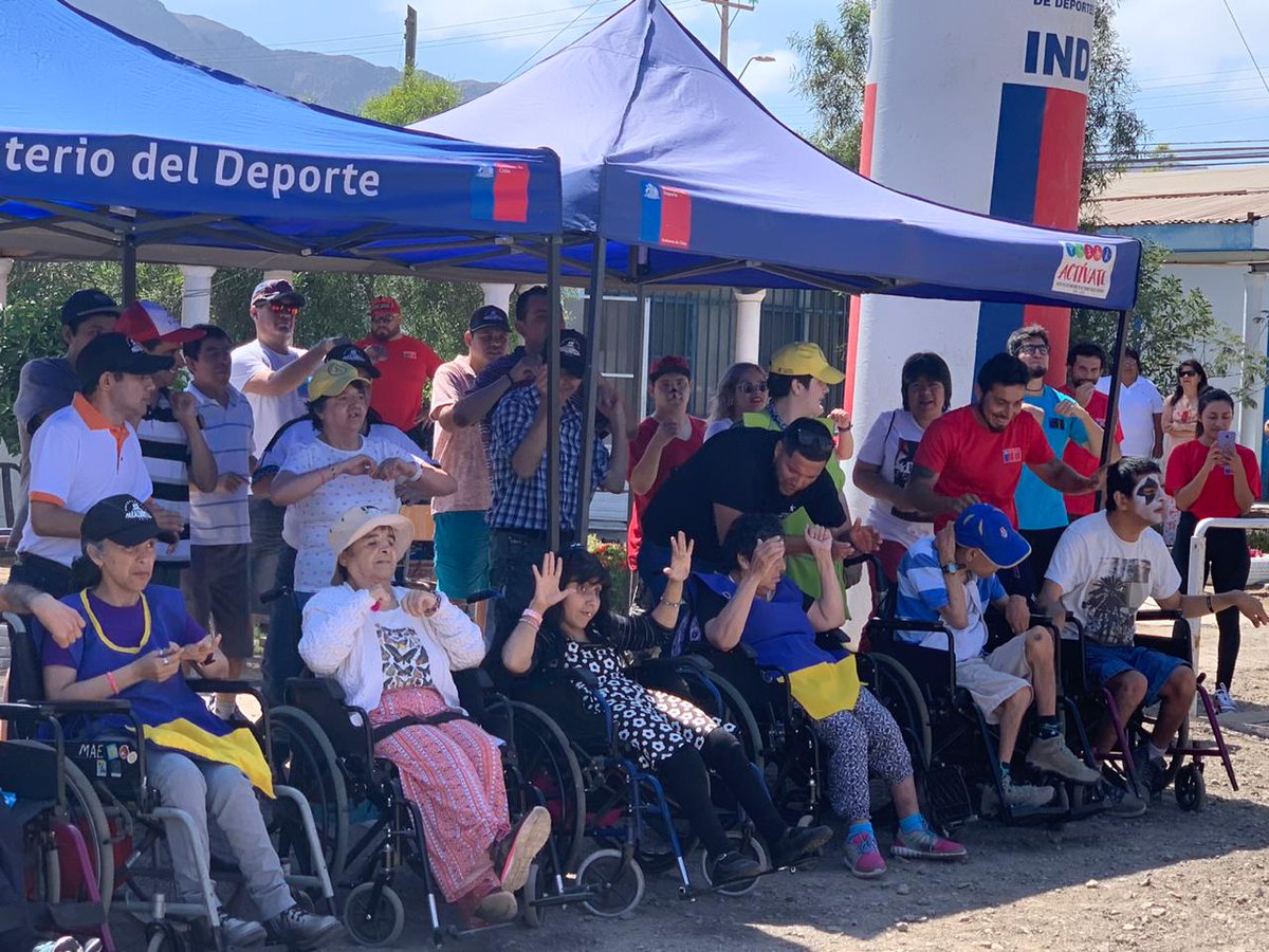 Vive_Antofa's tweet photo. [#Deporte]  Más de 50 beneficiarios pertenecientes al componente del IND, Deporte para Personas en Situación de Discapacidad de Antofagasta y Taltal disfrutaron de una alegre y entretenida en la celebración del Día Internacional de la Discapacidad en #Antofagasta🧘‍♂️🧘‍♀️. https://t.co/w7rA53neq9