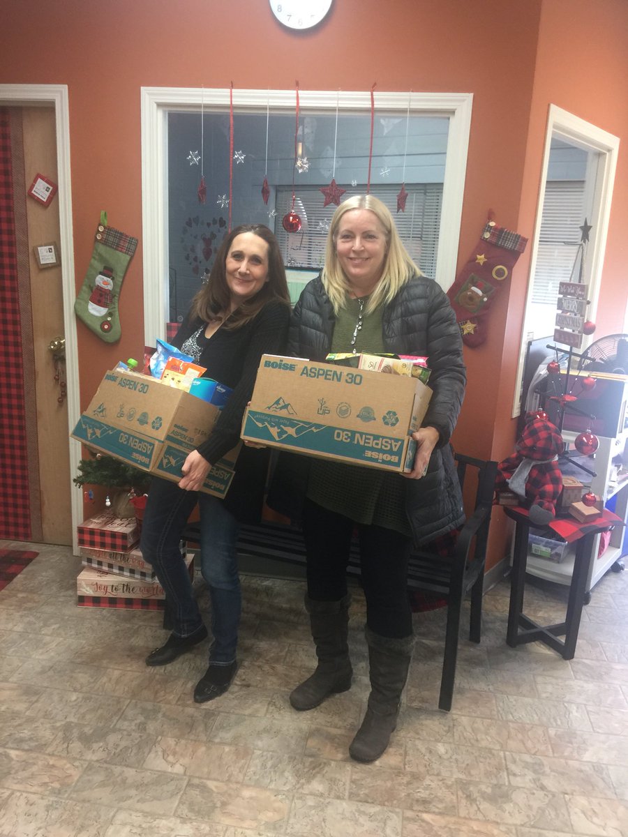 Thanks team for an awesome food drive for the Medicine Hat Food Bank, delivered today. ⁦<a href="/RussAnderson99/">RussAnderson</a>⁩ ⁦<a href="/robghazal/">Robert Ghazal</a>⁩