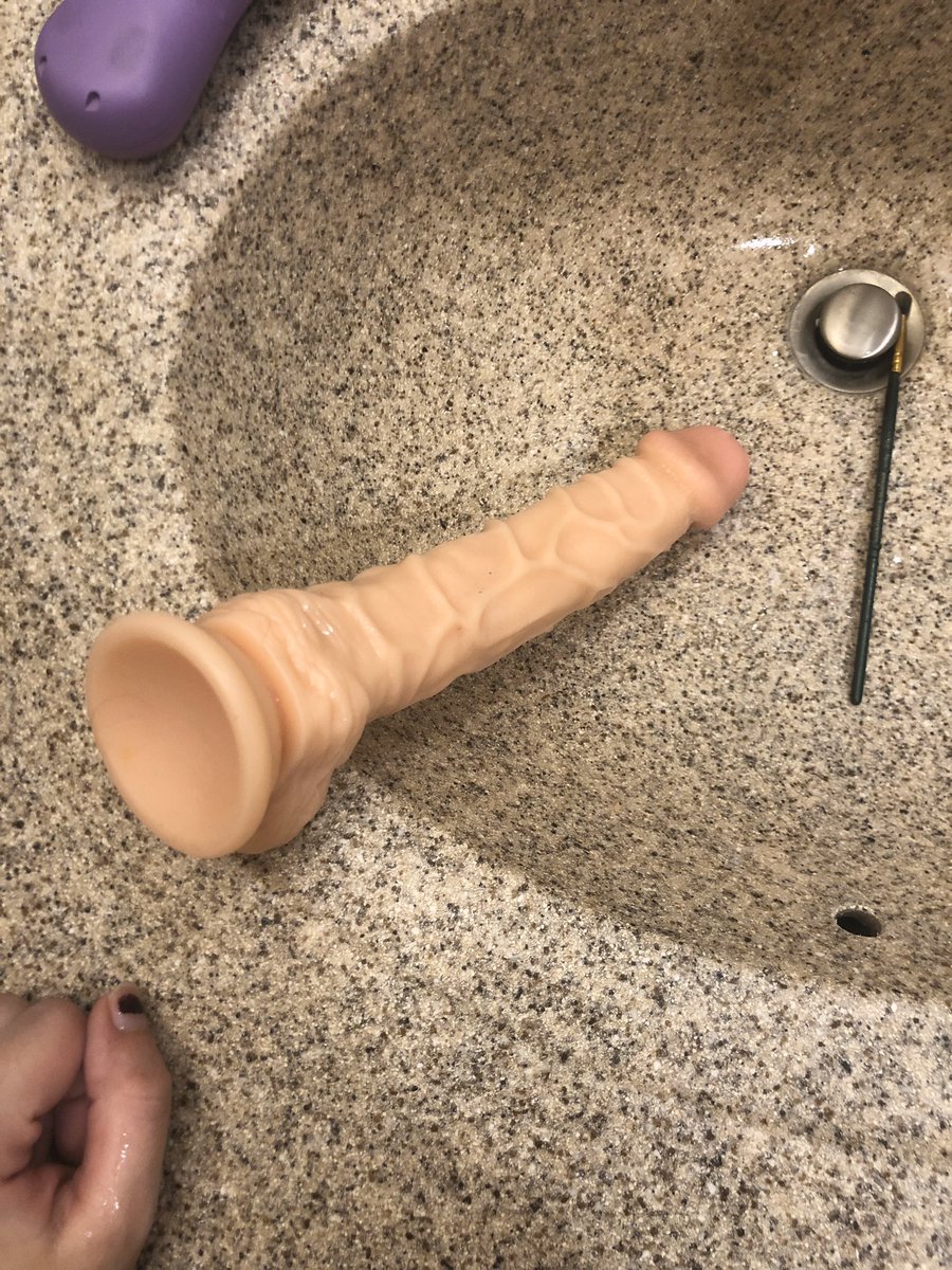 thevannessa_'s tweet photo. also have a 6min suck and fuck of this bad boy 🥵 could barely fit him into my right pussy. $25 today only, $end to my c*shapp https://t.co/JbzEGViAcM