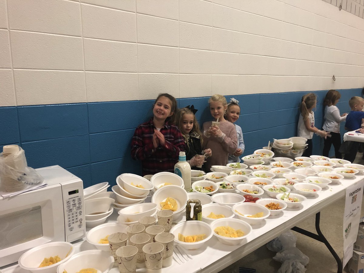 NicholsDottie's tweet photo. First Grade Master Chef culminating activity was a delicious success! @Sequiota @spspbl https://t.co/SsSQWn1qsn