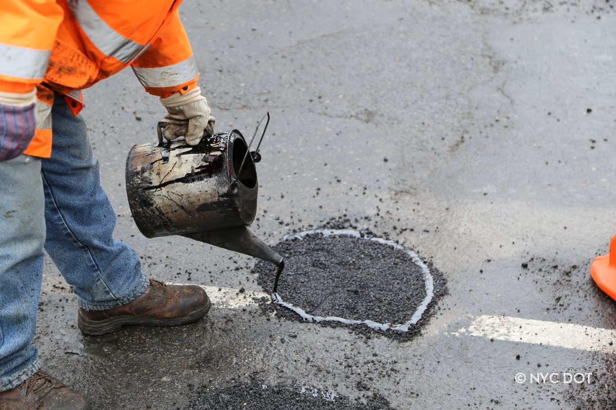 NYC_DOT's tweet photo. DYK: You can report a pothole 24/7 by calling 311, using the free 311 app or online here: https://t.co/otJRf0hldm #SmoothStreets https://t.co/58dOELouDh