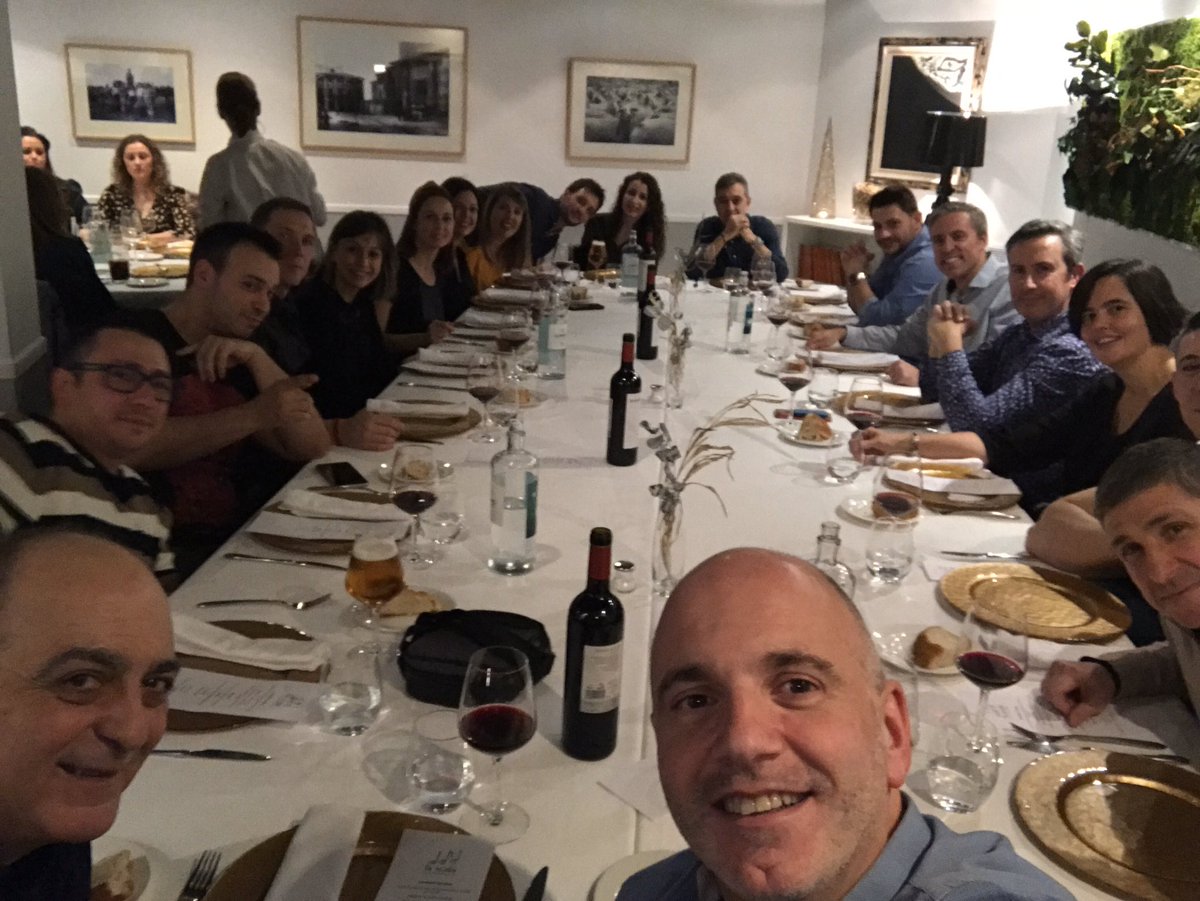 ManuelFumanal's tweet photo. One year more , @airfren family enjoying Christmas time.
Our best wishes for everybody.
#airbrakesystem https://t.co/iWjzzlHF34