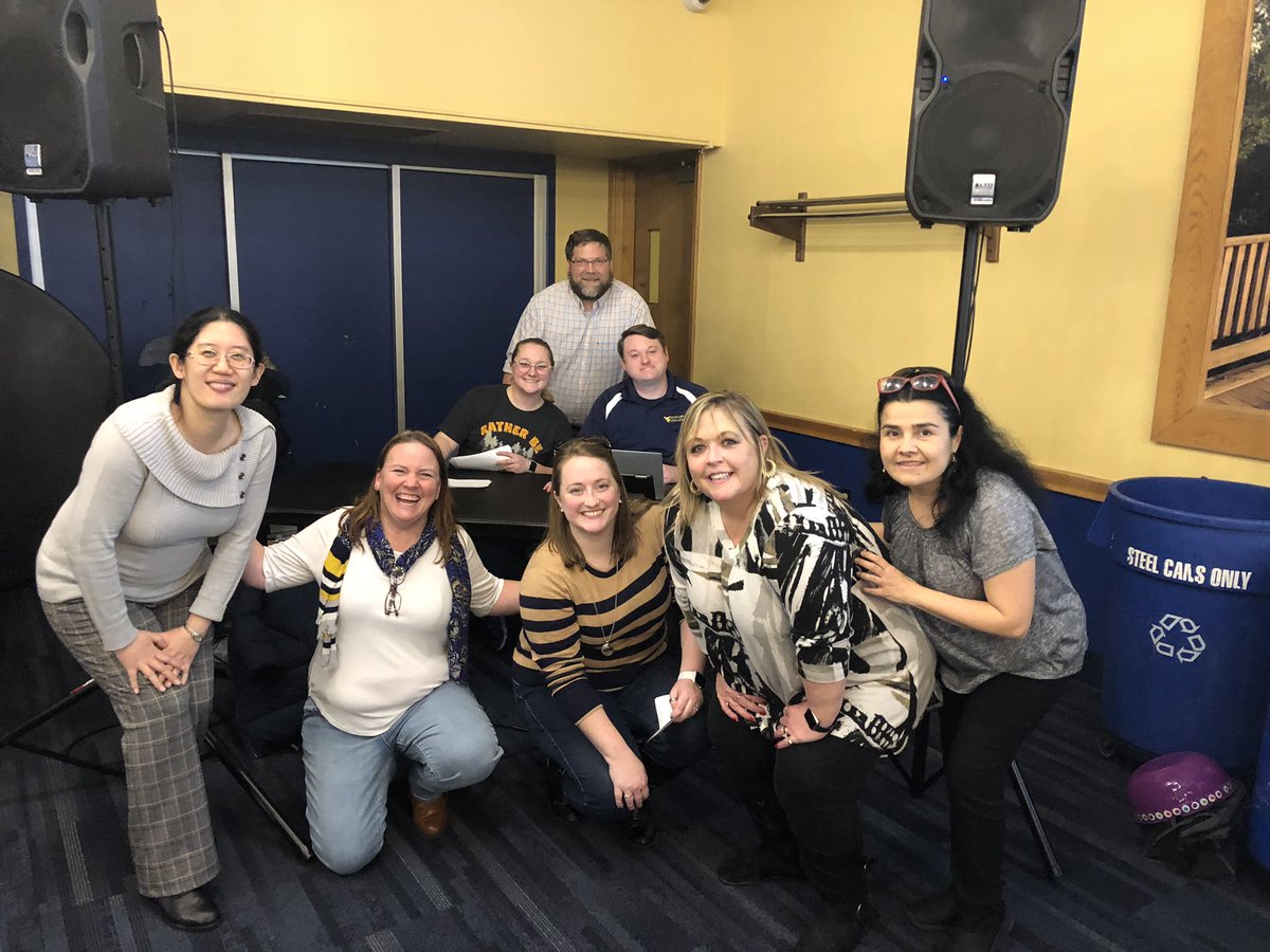 wvustatler's tweet photo. Check out this group! Our dedicated Fundamentals of Engineering team is having a blast running Team Trivia for the Engineering 101 review session.  There is laughing, singing, dancing and LEARNING happening! #GoFirst 
#learningshouldbefun https://t.co/HmfRyC9YDs