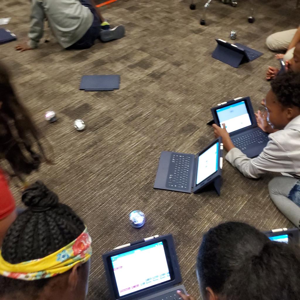 TiffanyFondal's tweet image. #HourofCode #Sperobolt #smsdproud @SMSDIntermed